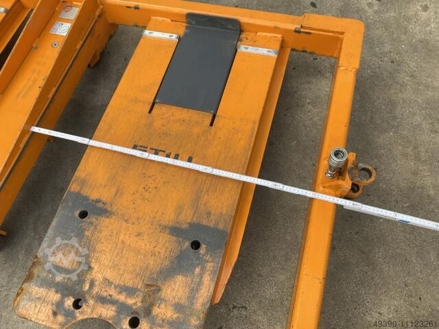 Tugger train with 4 Liftrunner route wagons STILL; trailer, transport cart, platform cart, platform. STILL 4x LIFTRUNNER E-Gestell