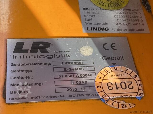 Tugger train with 4 Liftrunner route wagons STILL; trailer, transport cart, platform cart, platform. STILL 4x LIFTRUNNER E-Gestell