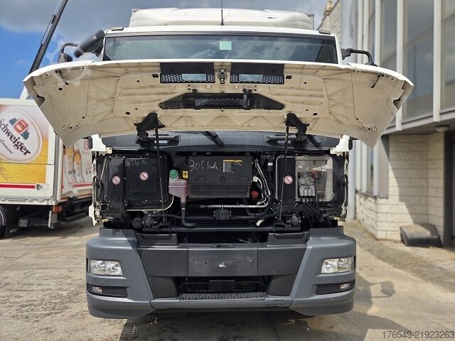 Van with tail lift MAN TGM 26.320