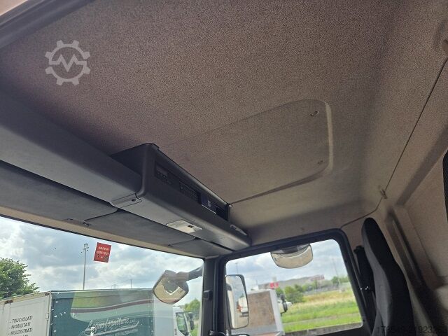 Van with tail lift MAN TGM 26.320