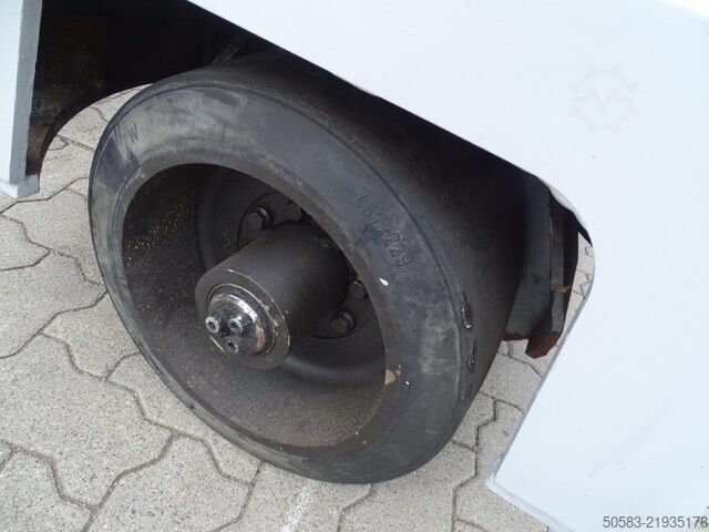 Four-way side loader Hubtex MQ50 - TRIPLEX - Batterie 2025