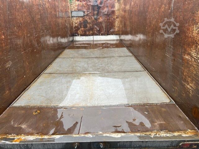 Roll-off container  CONTAINER SCARRABILE USATO A CIELO APERTO