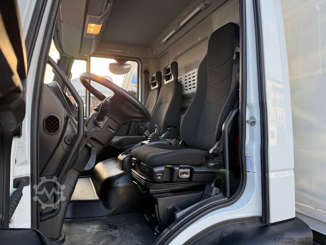 Kastenwagen mit hydraulischer Ladebordwand IVECO EUROCARGO 160-280