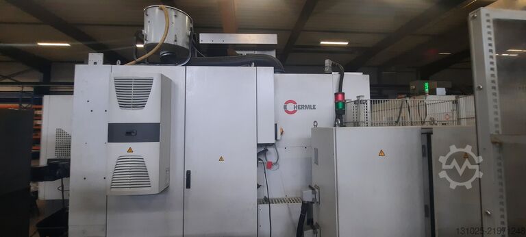 Vertikales Bearbeitungszentrum HERMLE C30U + ZM157 tooling magazine