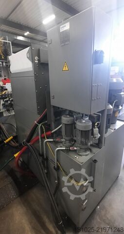 Vertikales Bearbeitungszentrum HERMLE C30U + ZM157 tooling magazine