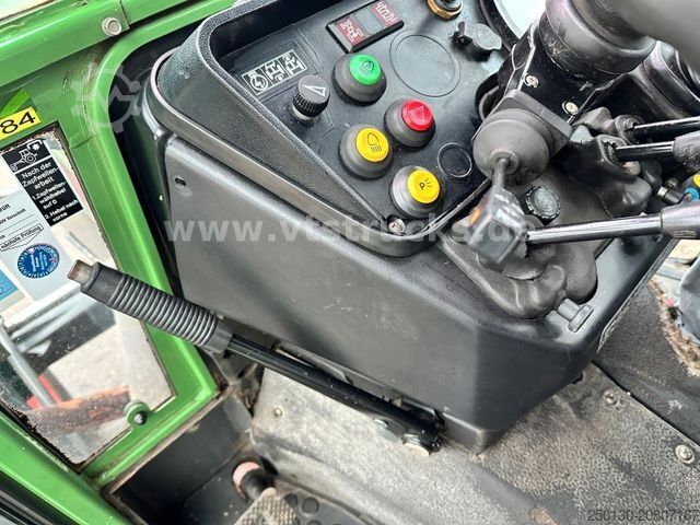 Traktor FENDT 250 SA 4x4 Fronthydraulik Rasenbereifung