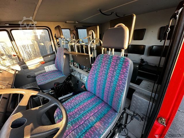 Customized van MERCEDES-BENZ 711 D 4x2 Feuerwehr