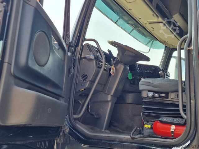 Cattle transport Volvo FH 460 Berdex 3 deck livestock - Loadlift - Lif...