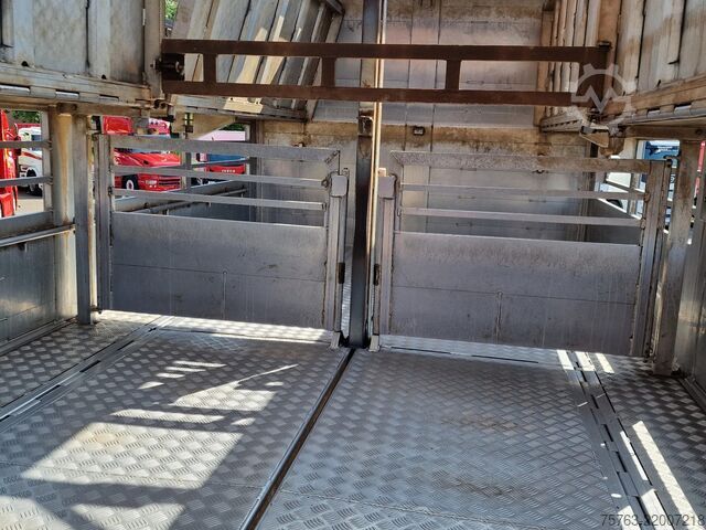 Viehtransport Volvo FH 460 Berdex 3 deck livestock - Loadlift - Lif...