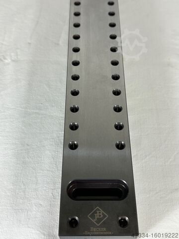 Spannbalken zum spannen von Werkstücken mit Spannpratzen und Scheiben. Erowa, System 3R, Becker Erodiertechnik ER-021128, ER-017646,3R-239-545-9911-V01