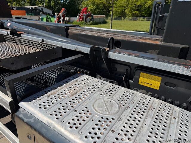 Truck mounted crane MERCEDES-BENZ Antos 2533 Abrollkipper KRAN FUNK lift/lenk