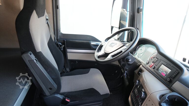 Standard-SZM MAN TGX 26.460 6x2 tractor unit 674.600km