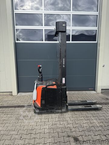 Manual stacker Toyota SPE140L mit Initialhub