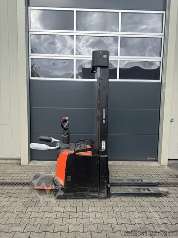 Manual stacker Toyota SPE140L mit Initialhub