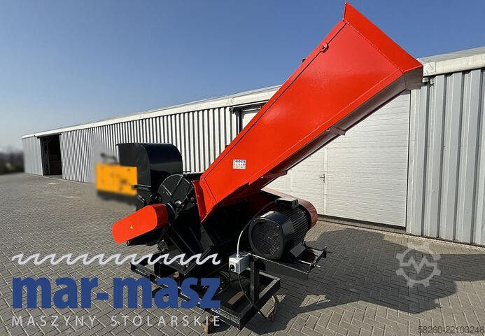 Drum chipper/shredder with 4 knives  