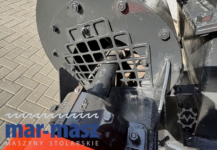Drum chipper/shredder with 4 knives  