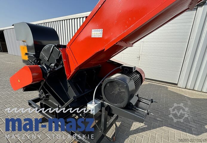 Drum chipper/shredder with 4 knives  
