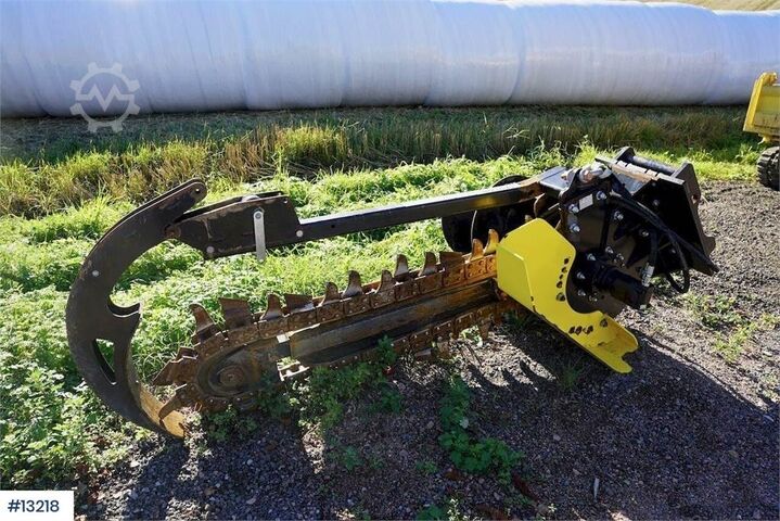 Construction equipment Digga BFT2 Chain digger w/ Combi attachment.