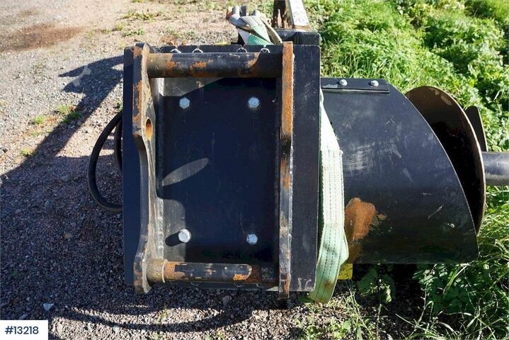 Construction equipment Digga BFT2 Chain digger w/ Combi attachment.