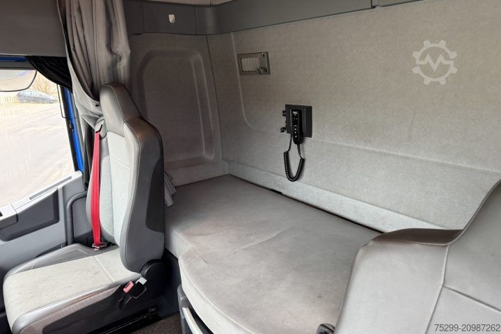 Standard tractor unit Renault T430 4x2 / Swiss-Vehicle