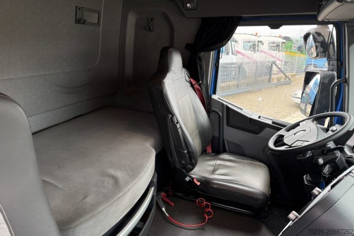 Standard tractor unit Renault T430 4x2 / Swiss-Vehicle