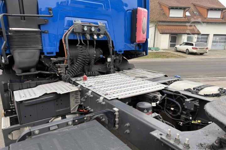 Standard tractor unit Renault T430 4x2 / Swiss-Vehicle