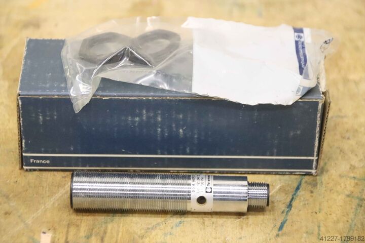 Inductive sensor Telemecanique XSA-H05313D