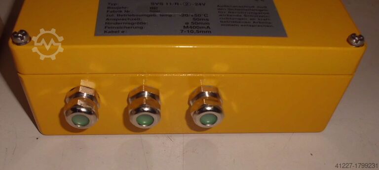 Safety relay Leuze SVS11/R-2-24V