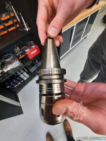 Vertikales Bearbeitungszentrum LEADWELL Mill V-32AF