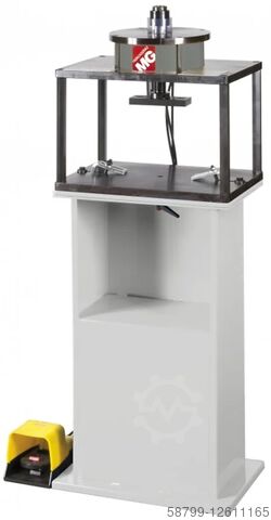 Pneumatic press for aluminum profiles