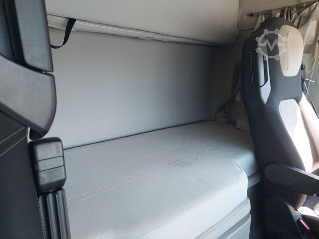 Volume tractor unit FORD F-Max 1850 LL