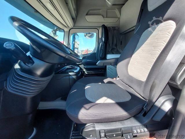 Volume tractor unit FORD F-Max 1850 LL