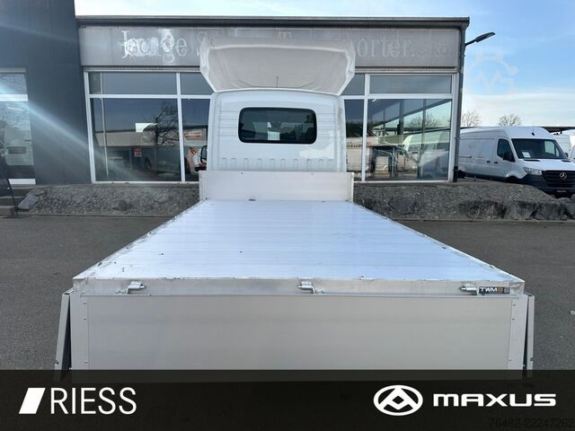 Curtain sider van MAXUS eDELIVER 9 PRITSCHE - CHASSIS CAB L3/SHZ/LED/LEI