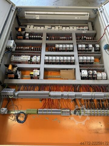 Remote-controlled tensioning trailer MÖHRINGER ROBOCONTROL
