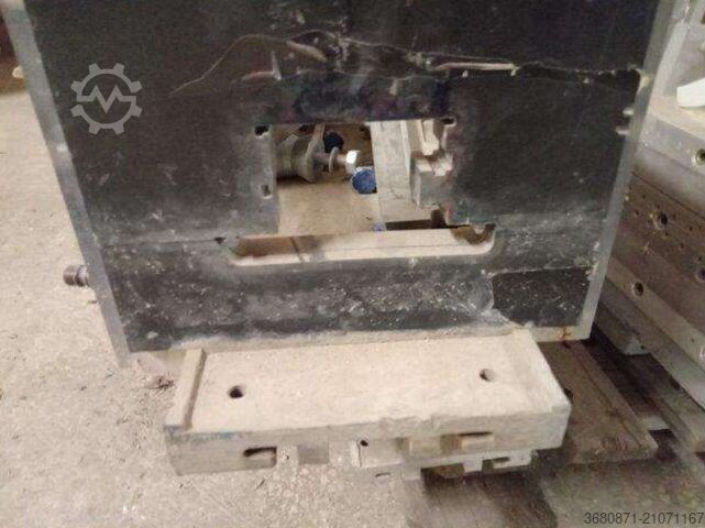 Formen zur Produktion von Dachrinnensystemen und weiteres  Royal Dual Wall Gutter; 125