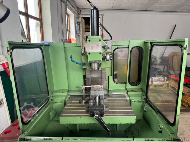 Universal-Bearbeitungszentrum Deckel Maho FP2A