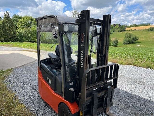 Forklift Toyota 7FBEST15
