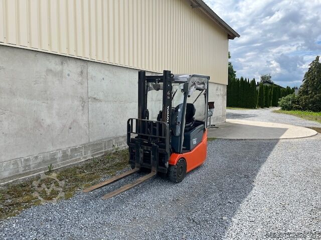 Forklift Toyota 7FBEST15