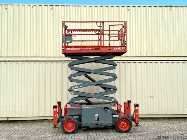 Arbeitsbühne Skyjack SJ6832RT 4x4 Diesel, 11.8 Meter, 1.356 H