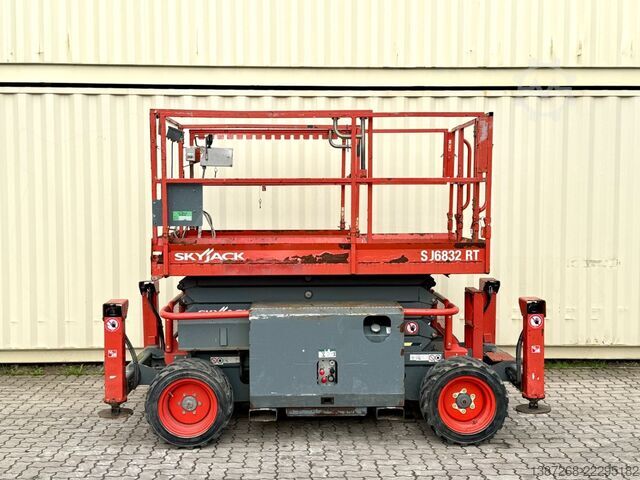 Arbeitsbühne Skyjack SJ6832RT 4x4 Diesel, 11.8 Meter, 1.356 H