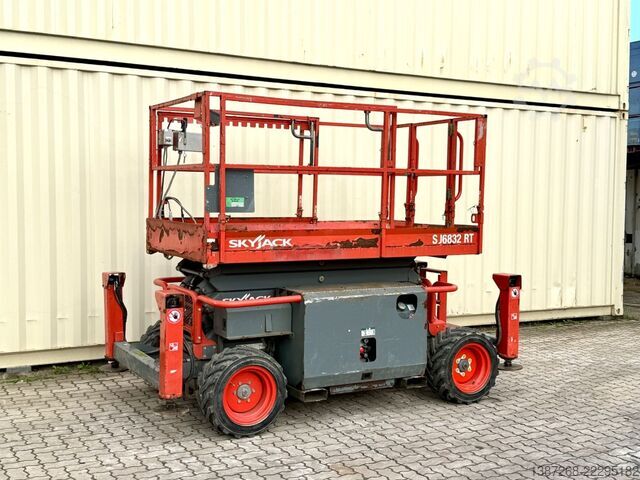 Arbeitsbühne Skyjack SJ6832RT 4x4 Diesel, 11.8 Meter, 1.356 H