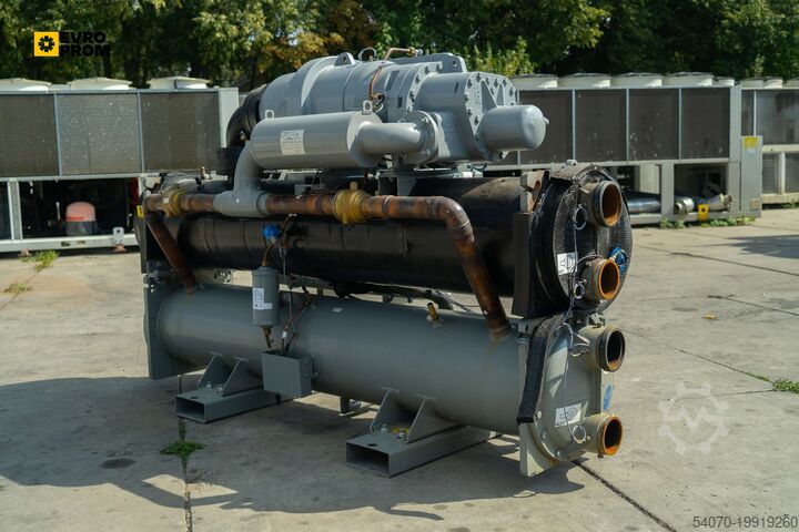 Chiller Used Watercooled chiller CARRIER 30XW 0452B0006 476 kW. 2021 yom