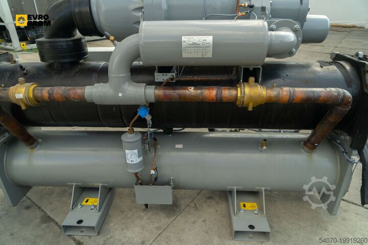 Chiller Used Watercooled chiller CARRIER 30XW 0452B0006 476 kW. 2021 yom