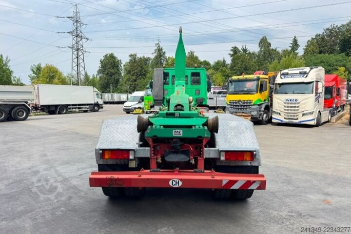 Roll-off tipper truck IVECO Trakker 440 8x4 UT