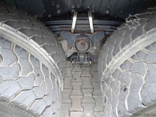 Tipper truck Iveco Trakker 450 8X4 Meiller