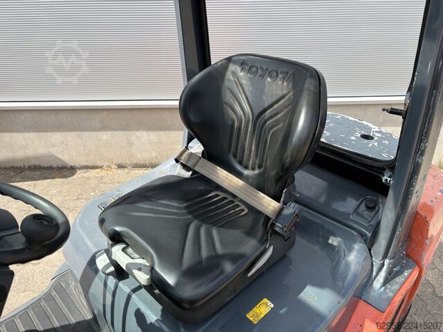 Diesel Forklift Toyota 02-8 FDF 25