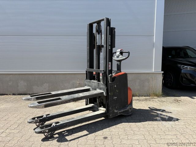 High Lift stacker Toyota SWE 200 D