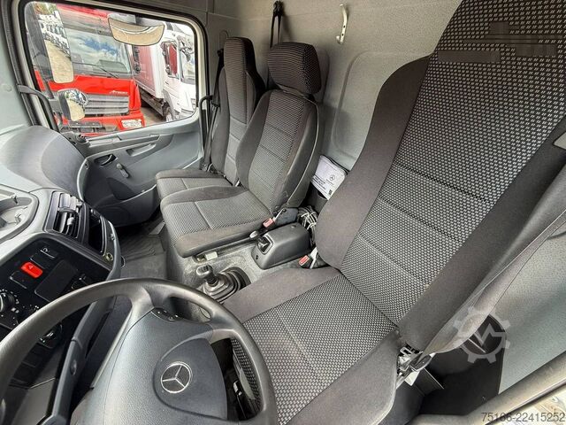 Box van MERCEDES-BENZ ATEGO 816 Koffer 6,10 m LBW 1 to. *3 Sitze