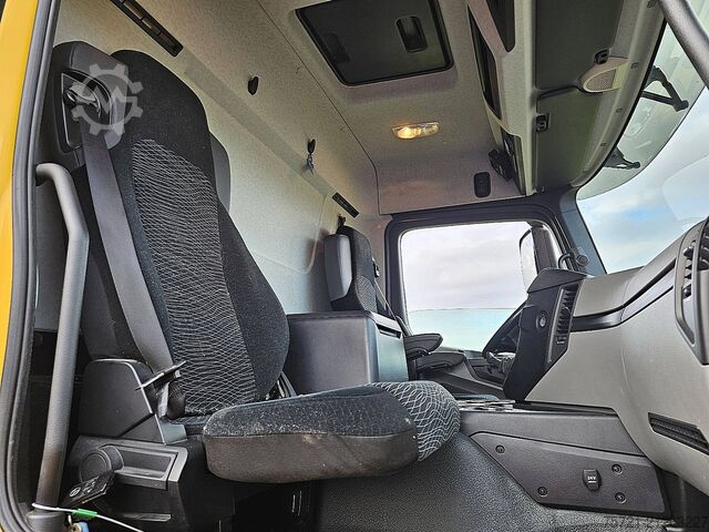 Refrigerated/frozen transport MERCEDES-BENZ ANTOS 1824 CARRIER TAILLIFT