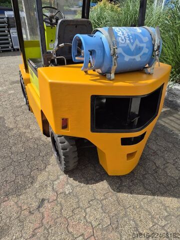 CLARK forklift GPM 30L load capacity 3000 CLARK GPM 30L